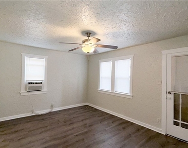 5031 Bakman Avenue - Photo Thumbnail 4