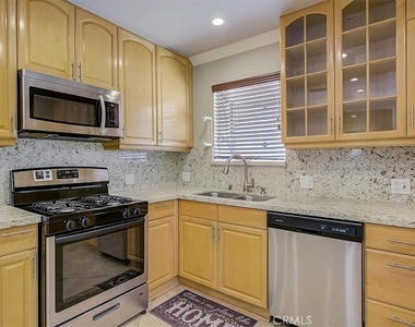 6515 Baird Avenue - Photo Thumbnail 12