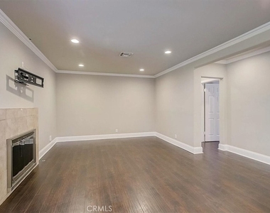 6515 Baird Avenue - Photo Thumbnail 6