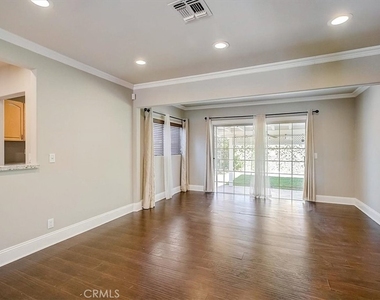 6515 Baird Avenue - Photo Thumbnail 9