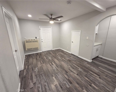 1923 E 6th Street - Photo Thumbnail 2