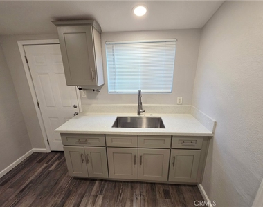 1923 E 6th Street - Photo Thumbnail 4