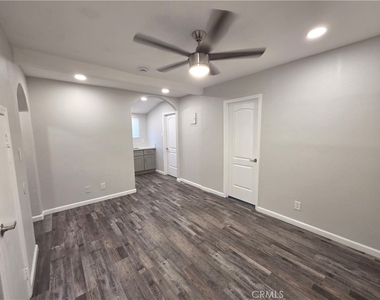 1923 E 6th Street - Photo Thumbnail 1