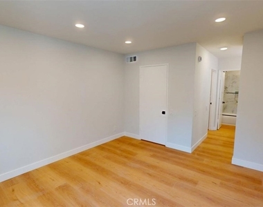 5460 White Oak Avenue - Photo Thumbnail 2