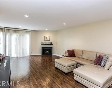 1133 Rosecrans - Photo Thumbnail 5