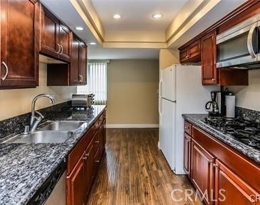 1133 Rosecrans - Photo Thumbnail 2