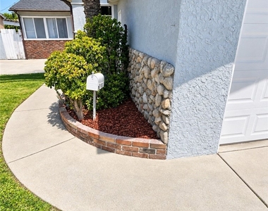 15516 Dartmoor Avenue - Photo Thumbnail 7