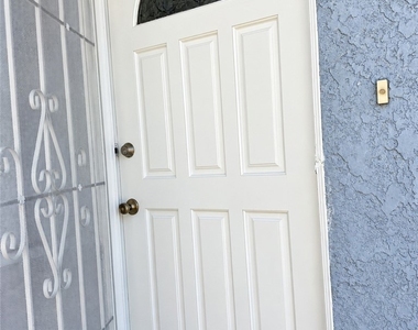 15516 Dartmoor Avenue - Photo Thumbnail 2