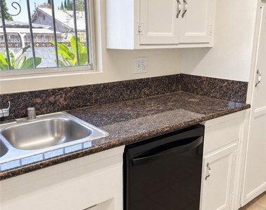 15516 Dartmoor Avenue - Photo Thumbnail 3