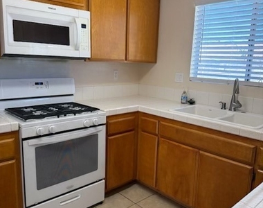 4758 Elm Tree Drive - Photo Thumbnail 8