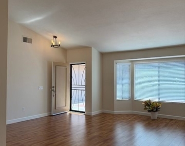 4758 Elm Tree Drive - Photo Thumbnail 4