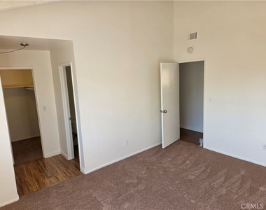 219 Oswego - Photo Thumbnail 8