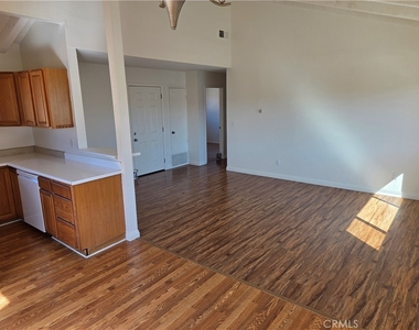 219 Oswego - Photo Thumbnail 3