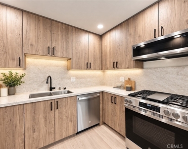 1540 S Beverly Drive - Photo Thumbnail 6