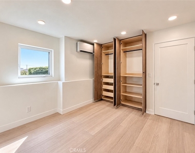 1540 S Beverly Drive - Photo Thumbnail 11