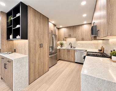 1540 S Beverly Drive - Photo Thumbnail 4