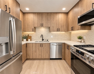 1540 S Beverly Drive - Photo Thumbnail 3