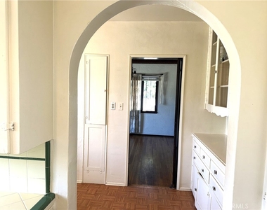 517 Roswell Avenue - Photo Thumbnail 14