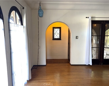 517 Roswell Avenue - Photo Thumbnail 6