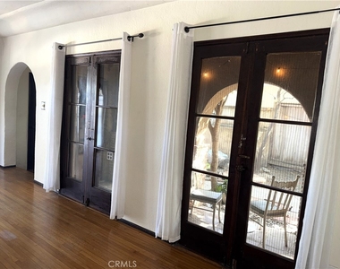 517 Roswell Avenue - Photo Thumbnail 2