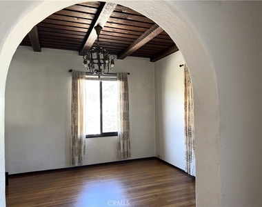 517 Roswell Avenue - Photo Thumbnail 7