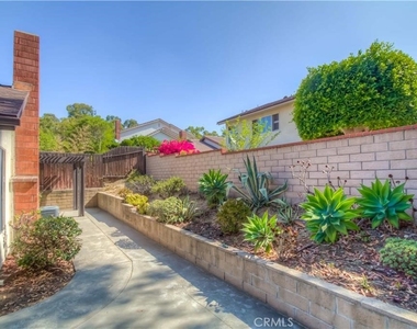 2100 Sunny Ridge Place - Photo Thumbnail 5