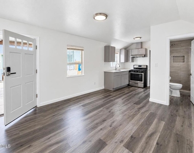410 S Avenue 20 - Photo Thumbnail 3