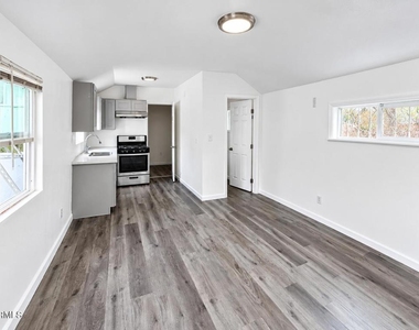 410 S Avenue 20 - Photo Thumbnail 2