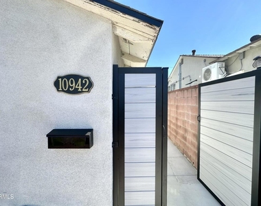10942 Nassau Avenue - Photo Thumbnail 10