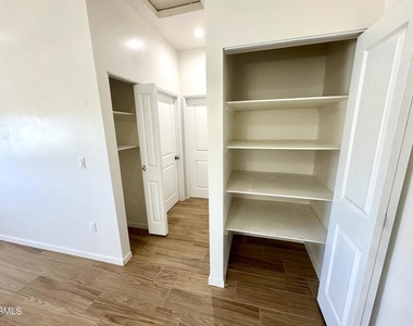 10942 Nassau Avenue - Photo Thumbnail 3