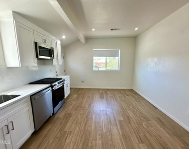 10942 Nassau Avenue - Photo Thumbnail 4