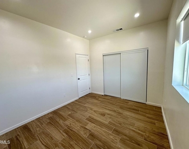 10942 Nassau Avenue - Photo Thumbnail 5