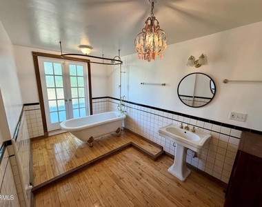 708 Bonita Drive - Photo Thumbnail 11