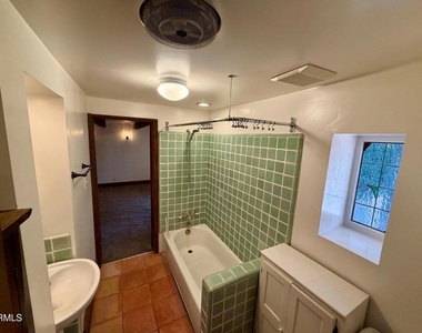 708 Bonita Drive - Photo Thumbnail 16