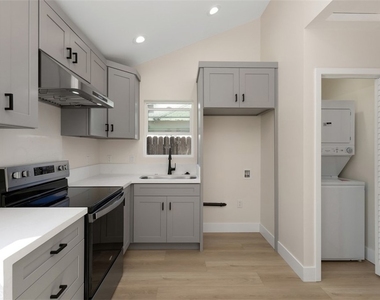 325 N Lee - Photo Thumbnail 8