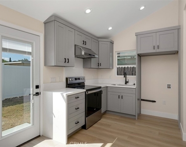 325 N Lee - Photo Thumbnail 7