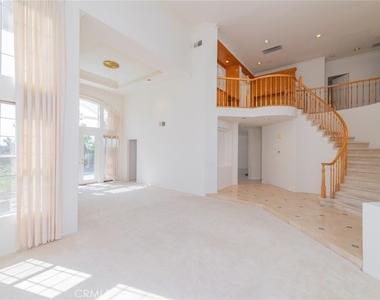 22661 White Oaks - Photo Thumbnail 7