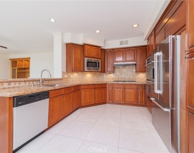 22661 White Oaks - Photo Thumbnail 14