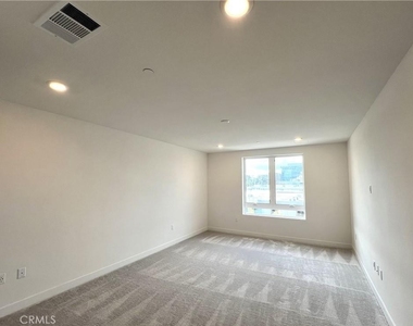 2409 Rivington - Photo Thumbnail 10