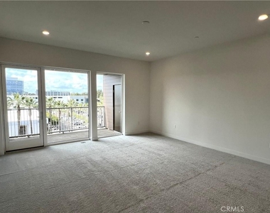 2409 Rivington - Photo Thumbnail 9
