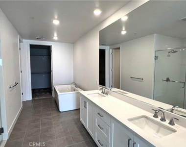 2409 Rivington - Photo Thumbnail 17