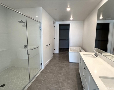2409 Rivington - Photo Thumbnail 19