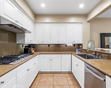 221 Landmark - Photo Thumbnail 14