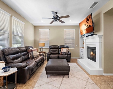 221 Landmark - Photo Thumbnail 6