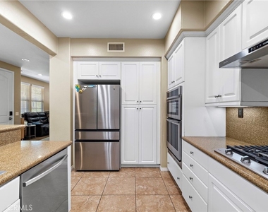 221 Landmark - Photo Thumbnail 15