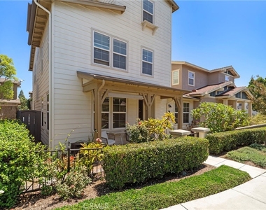 221 Landmark - Photo Thumbnail 2