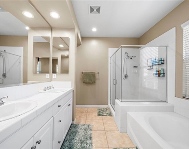 221 Landmark - Photo Thumbnail 25