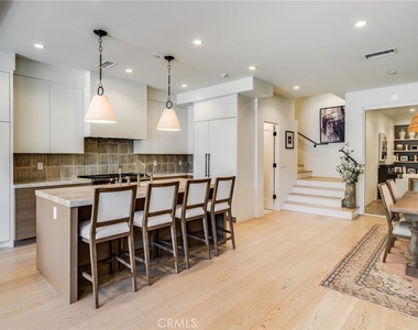 428 Fernleaf Avenue - Photo Thumbnail 5