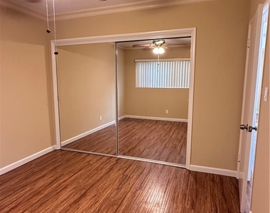 918 E Acacia - Photo Thumbnail 8