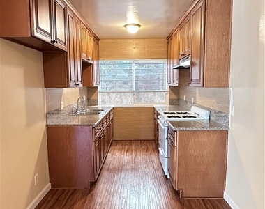 918 E Acacia - Photo Thumbnail 2